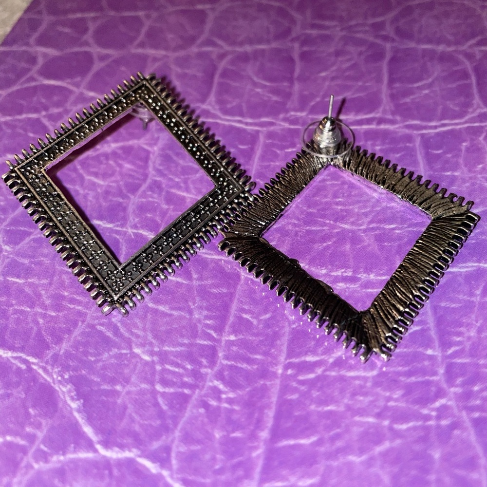 Earrings - Picture 3 of 6